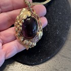 Beautiful Trifari Goldtone Metal & Purple Stone Marked Pendant Styled Necklace — photo 3