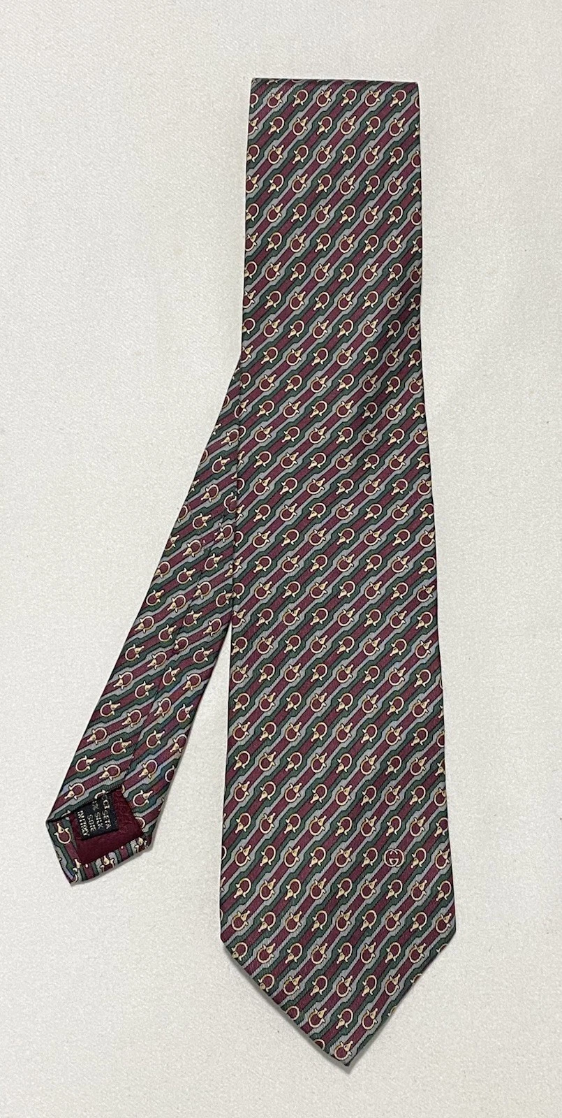 GUCCI. Cravate en soie marron. Motif ceinture. Fabriqué en Italie. Ec