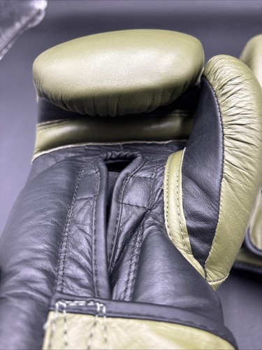 Ring To Cage 20oz Foam Gloves Safety Strap for Muay Thai MMA Kickboxing - Picture 5 of 23