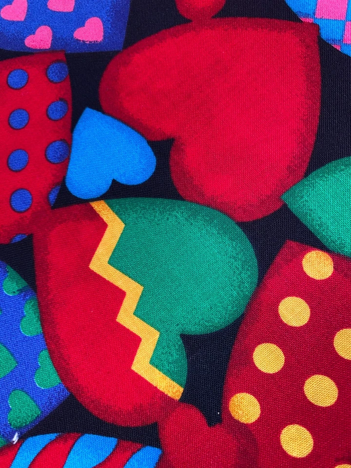 Tela de algodón de 1 yarda completa 36" X 44" NUEVA (5,25) CORAZONES BRILLANTES estampados dispersos Foto 3 de 3