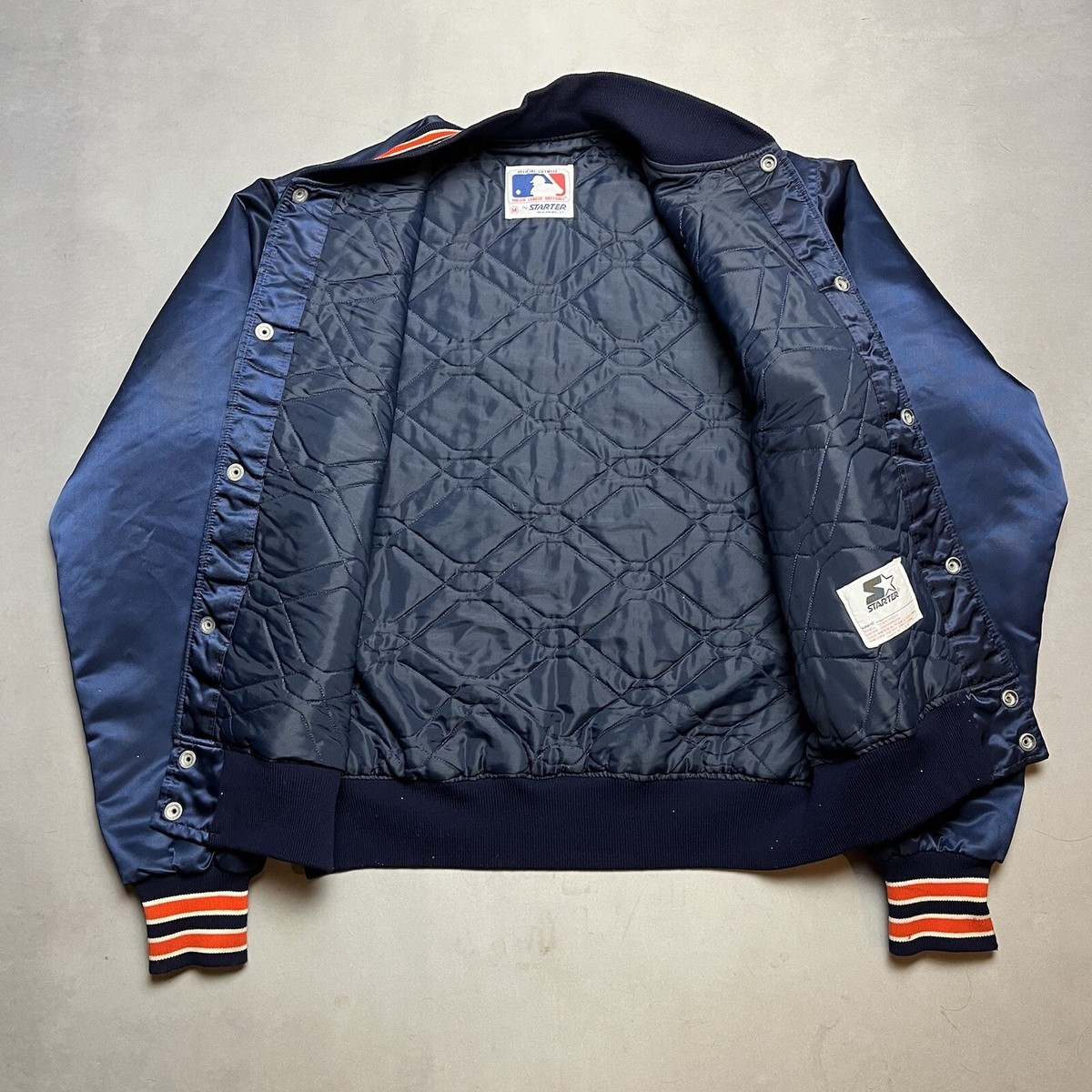 アメリカ STARTER社製 MLBジャケット デトロイト タイガース Vintage Detroit Tigers Baseball Starter Jacket Blue Satin