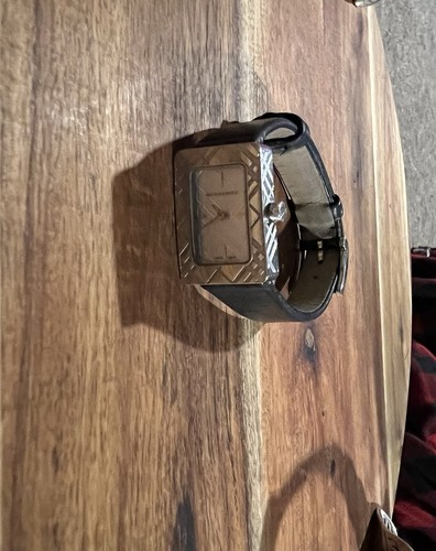 Burberry Women’s Swiss Made Watch - Engraved Bezel, Original Band, Working - Picture 5 of 12