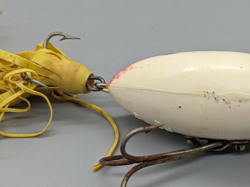 De colección. Señuelo Hula Popper Atlántico de plástico rojo blanco 1 gancho 2,25 pulgadas usado envío gratuito - Imagen 4 de 12