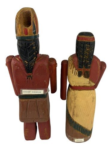 Vintage - Wolf Creek Hand-Carved Thanksgiving Scene - Pilgrims&Native Americans - Foto 8 di 14