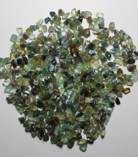 Chrysoberyl Cat's Eye Rough, Raw Chrysoberyl Crystals, Green color 100 Cts Lot - Picture 2 of 3
