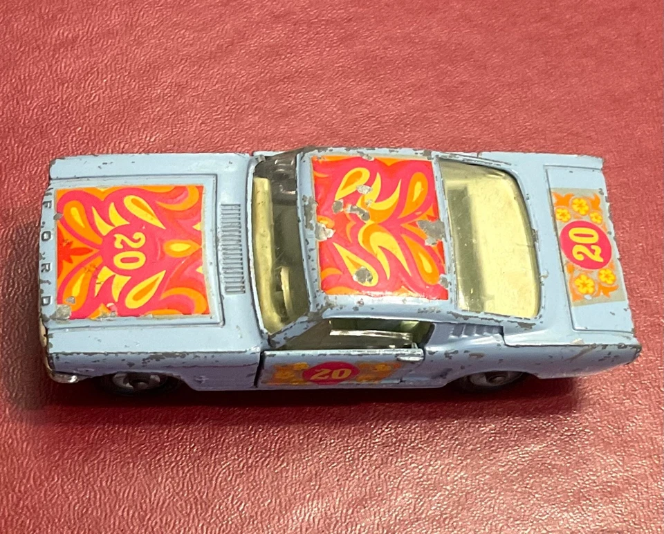 Ford Mustang 1968 Corgi Toys Gran Bretaña 'arte pop' Flower Power #348 Foto 2 de 4