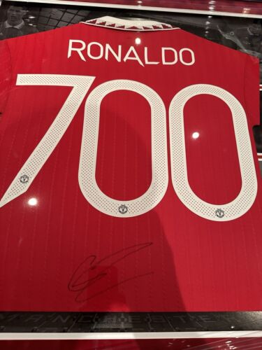 Camiseta Cristiano Ronaldo firmada por el Manchester United 700 goles - Imagen 3 de 7