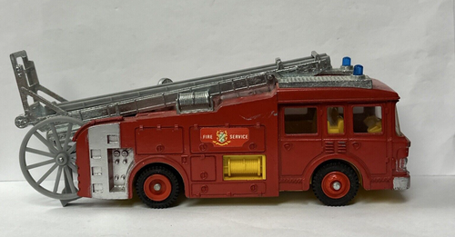 Dinky Fire Tender, Chrome Ladder Model - Picture 5 of 9