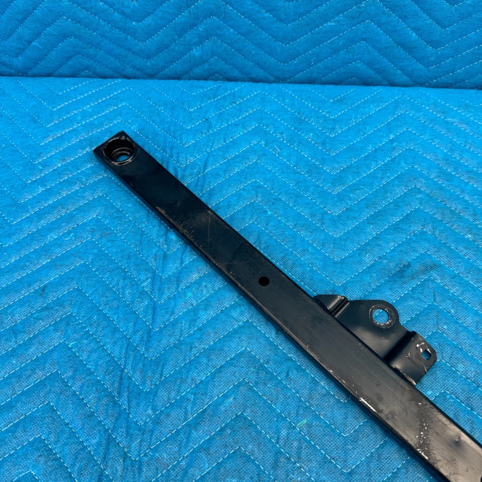 Barra inferior de soporte travesaño delantero BMW 325i 2006-2011 OEM 6768714 Foto 4 de 4