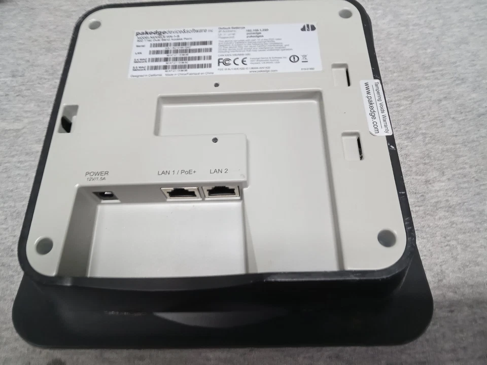 Puntos de acceso inalámbricos interiores de doble banda Pakedge WX-1 WK-1-B Foto 4 de 4