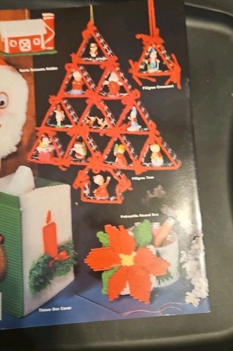 Holiday Stitches On Plastic Canvas And Decorations Designed With Plastic Canvas - Imagen 5 de 16