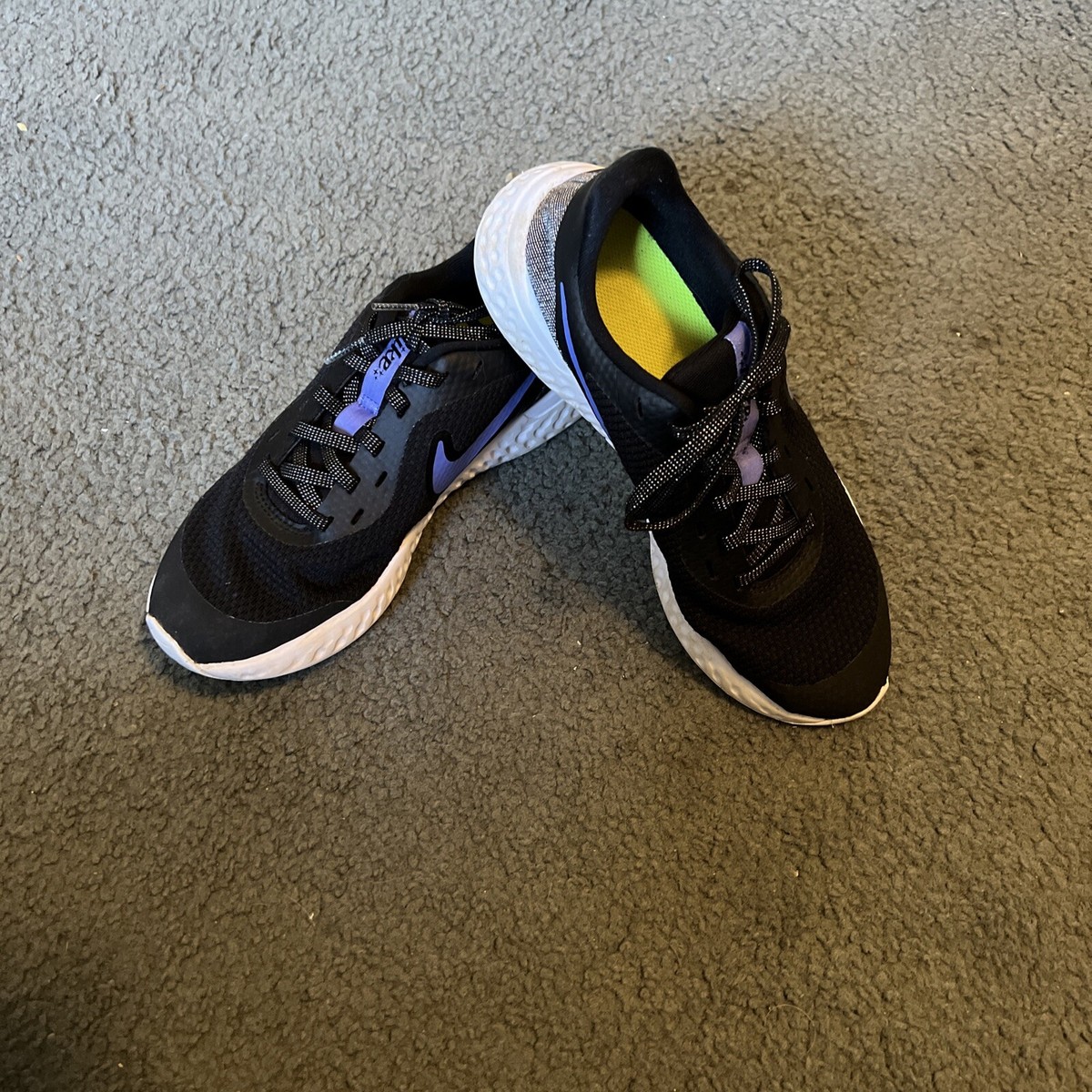 nike youth revolution 5