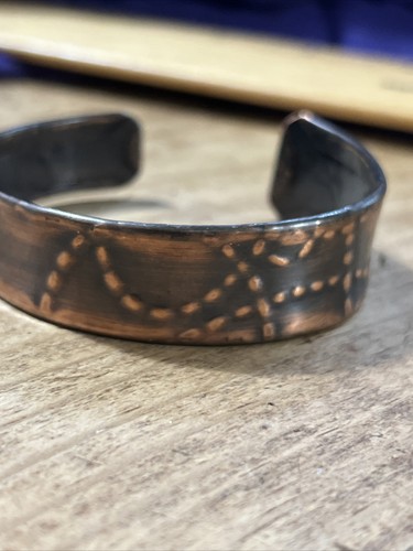 Handcrafted Hammered Copper Cuff Bracelet Made In USA Excellent Condition - Picture 2 of 7