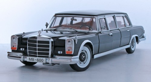 (Very Rare) Black Mercedes-Benz 600 Pullman Limousine1:18 Diecast-w/Display Case - Afbeelding 1 van 11