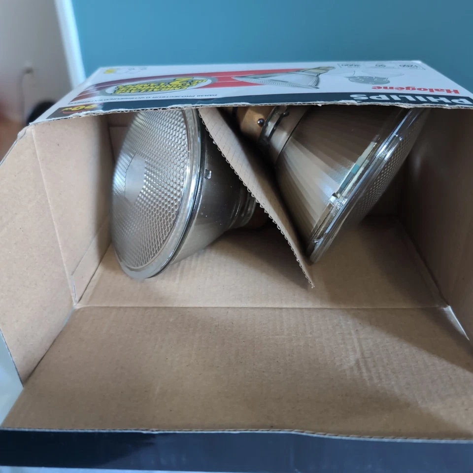 Philips Halogen Flood Lights 2-pack PAR38 1260 Lumens 90W 120V Tested Working - Image 4 of 4