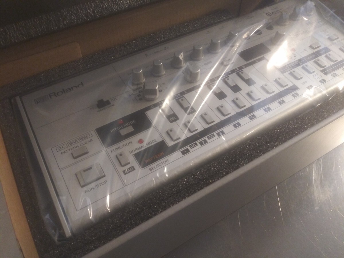 Roland TB-03 Bass Line シンセサイザー Roland TB-03 Bass Line Synthesizer | Reverb Demo Video - YouTube