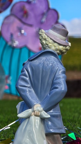 Vintage Retired Lladro Porcelain Clown Figurine Little Traveler Hobo Clown 7602 - Picture 7 of 10