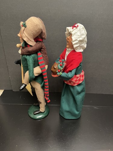 BYERS CHOICE Bob & Mrs Cratchit Tiny Tim Caroler Figures Signed Christmas Carol - Picture 4 of 15