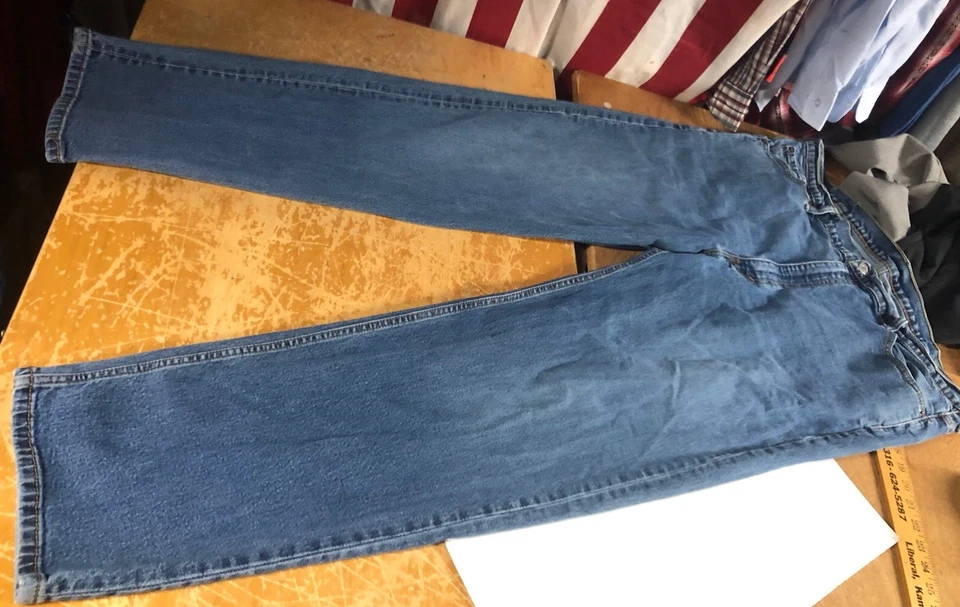 Jeans Levi’s 550 Calce Relajado Pierna Recta Elastizados Azul Para Hombre 44x34 (44x32.5) Usados Foto 2 de 4