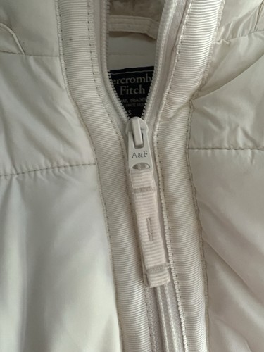 Abercrombie & Fitch Fur Hood Fleece Lined Puffer Vest | White | Size XS - Picture 5 of 8