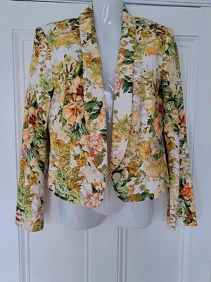 Zara floral print textures jacket. Single breasted, pocket effect - Image 1 of 4