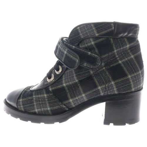 Chanel kurze Schnürstiefel grau Größe 34,5 US ca.4,5 für Damen