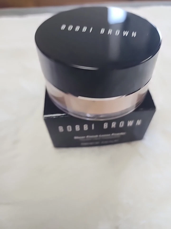 BOBBI BROWN Sheer Finish Loose Powder *#8 SOFT HONEY* / 0.21 oz / New in box - Image 3 of 4