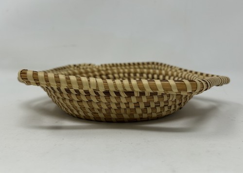 Sweet Grass Coiled 6 Point Star 8” Handwoven Basket - Picture 4 of 8