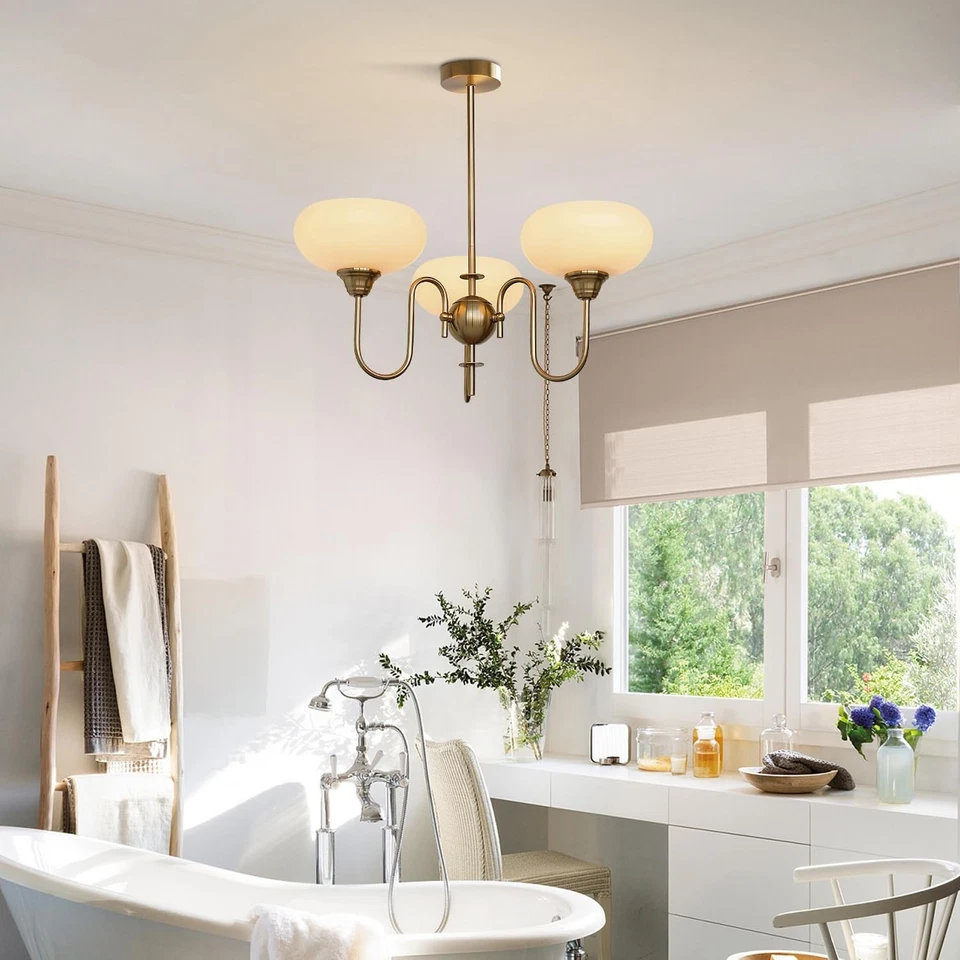 Lámpara de araña de vidrio antigua vintage de 3 luces de latón dorada semi al ras Mo... Foto 4 de 4