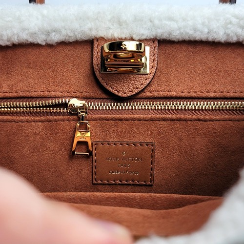 $5050 New LOUIS VUITTON On My Side PM Shearling Suede Brown Monogram Leather - Picture 15 of 16