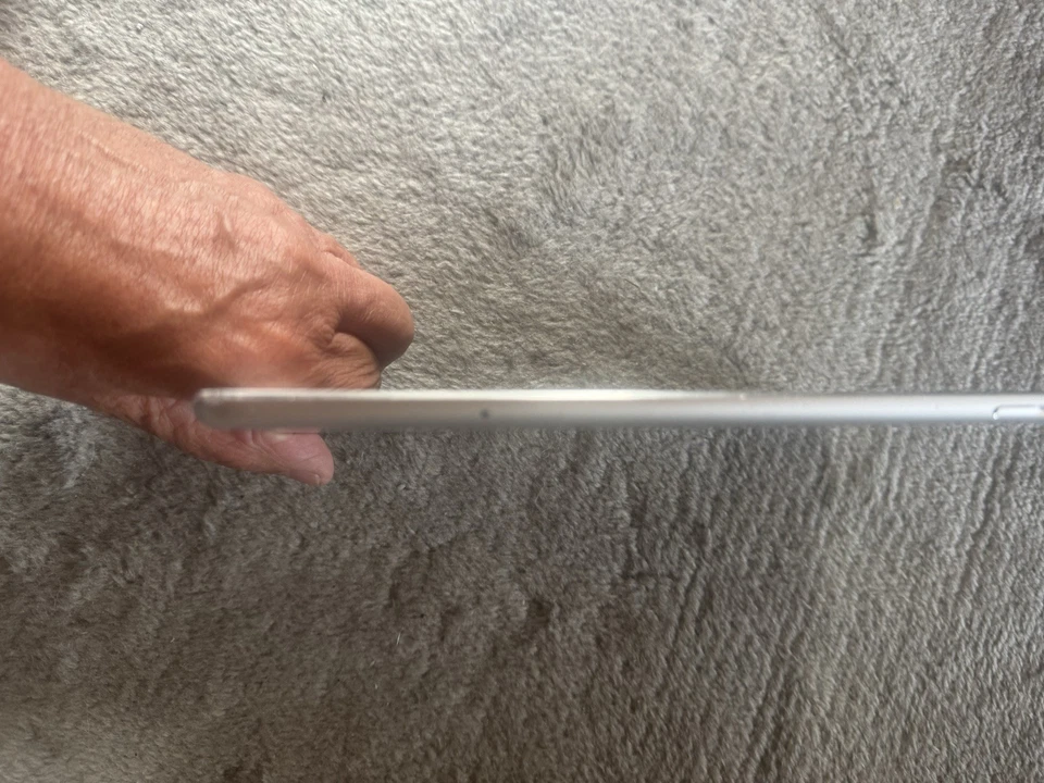 Apple iPad mini (4th generation) · 32GB · Cellular, Foto 3 von 5