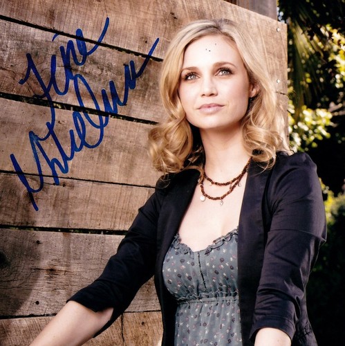 FIONA GUBELMANN hand-signed WILFRED 8x10 w/ uacc rd coa OUTDOOR COLOR CLOSEUP - Picture 2 of 2