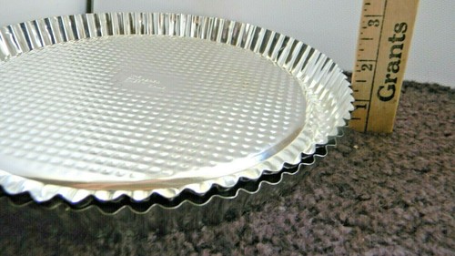 Tupperware 12" Pie Taker & 3 Pampered Chef Flan Cake Pans + Cookbook Very Nice - Picture 10 of 11