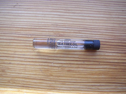New The Body Shop Tea Tree Oil Sample Glass bottle For skin blemish 1ml Travel - Picture 5 of 6