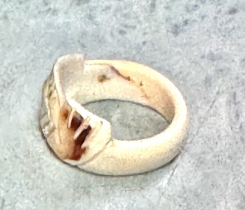 Vintage Carved Shell Ring, size 6 - Picture 2 of 6