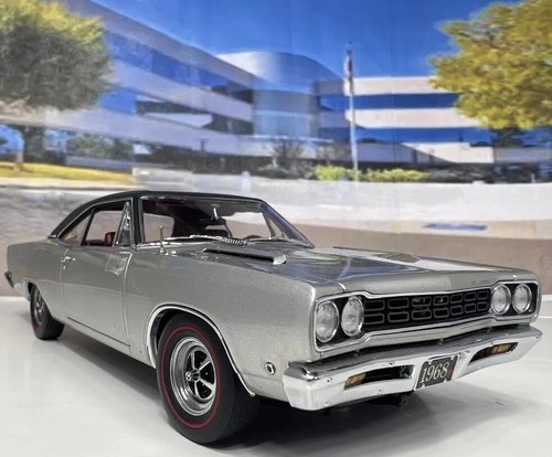 Danbury Mint 1968 Plymouth Road Runner 383 Silver/Black RARE 1:24 Box Paper* - Picture 3 of 24