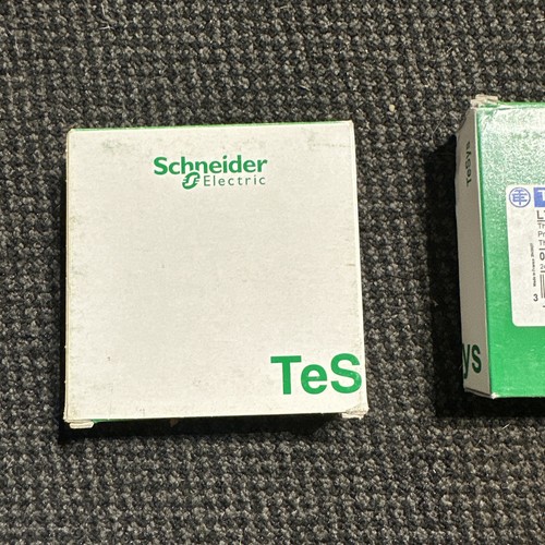 LT3SM00MW - Schneider Electric Temperature Monitoring Relay, DPDT - Picture 2 of 3
