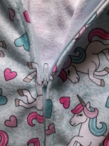 Mon Petit Kleinkind Mädchen Schläfer Größe 2T blau rosa Herzen Einhorn neu mit Etikett - Bild 6 von 7