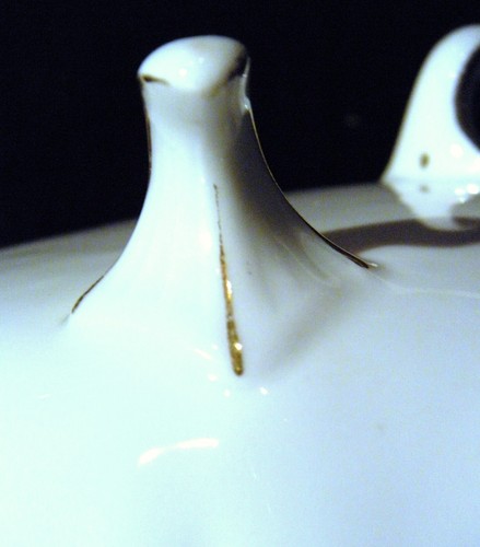 Vintage Three-Toed Porcelain Bowl featuring Daylilies, Unknown Maker - Picture 10 of 10