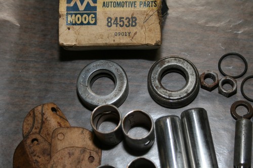 Moog Steering King Pin Set 8453B NOS FREE SHIPPING in the USA - Picture 2 of 11