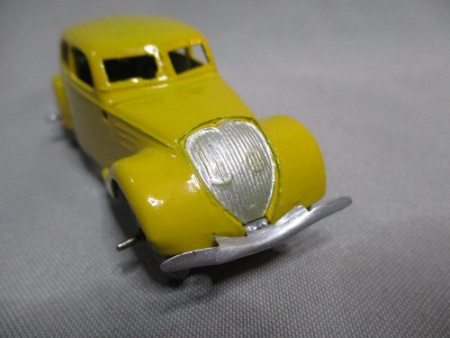 U124 DINKY TOYS PEUGEOT 402 BERLINE 24K Sans socle 1939 TBE - Imagen 8 de 10