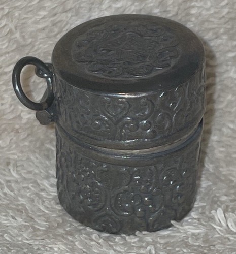 Beautiful Edwardian Repousse Sterling Silver Thimble And Thimble Holder - Picture 4 of 13