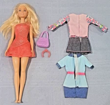 Barbie Blonde 2013 With 3 Sets Clothes By Mattel