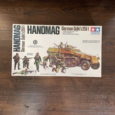 Vintage Model Kit Tamiya #35020 German Hanomag Sdkfz 251/1 with 5 Crew