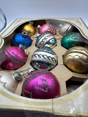 Vintage 11 glänzende Brite Weihnachtsschmuck Glitzerstreifen, Punkte, Wirbel in Box - Bild 2 von 7