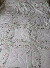 Vintage Patchwork Quilt Bedspread Scalloped Edge 88" x 103" Wedding Rings