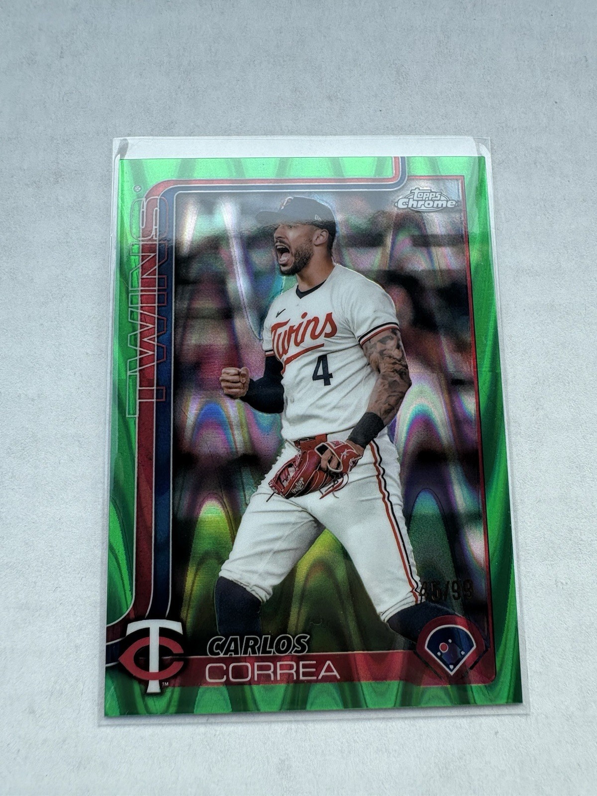 2025 Topps Chrome Carlos Correa Green Wave Refractor /99