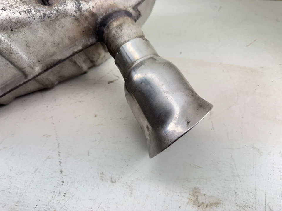 Silenciador trasero Chevrolet Camaro 2010-2015 3,6 L OEM Foto 4 de 4