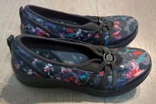 Women's BZees Comfort Shoes 6M Rosie Black Floral Fabric Casual Slip-On