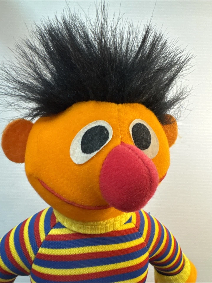 Muñeco de peluche Ernie 1984 Sesame Street 11" juguete de peluche 72900 Foto 2 de 4